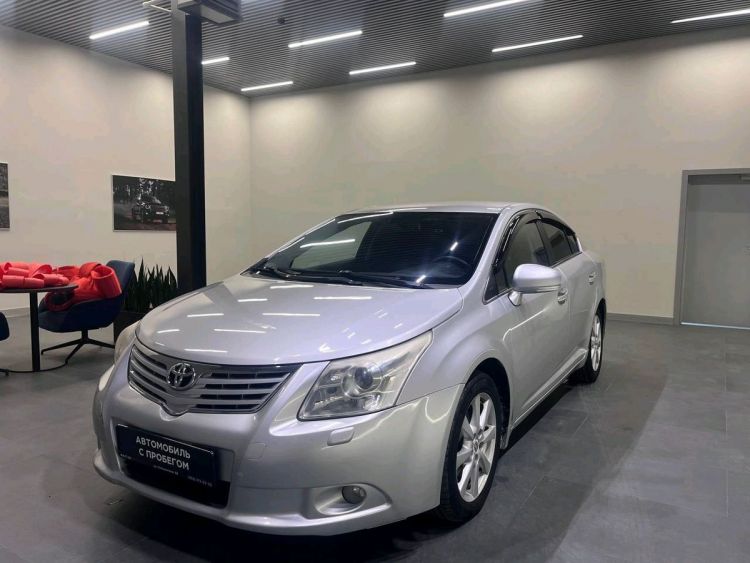 Toyota Avensis серебряный, 1.8 CVT (147 л.с.)