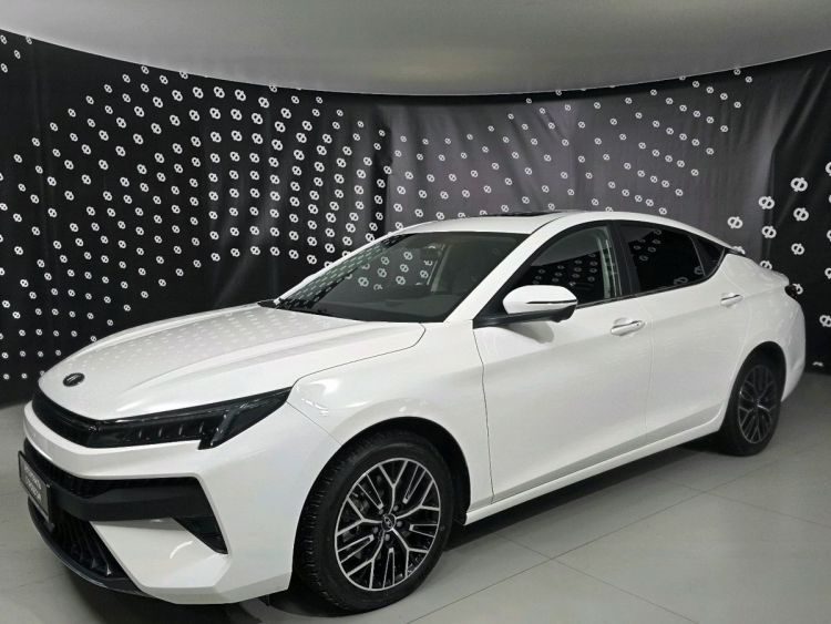 Москвич 6 белый, 1.5 CVT (136 л.с.)