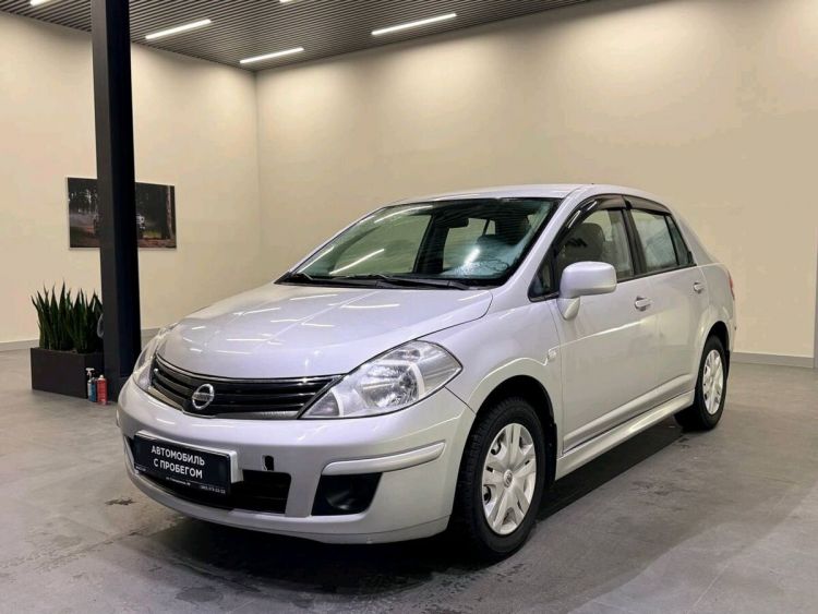 Nissan Tiida серебряный, 1.6 AT (110 л.с.)