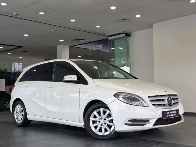 Mercedes-Benz B-Класс белый, 180 1.6 AMT (122 л.с.)
