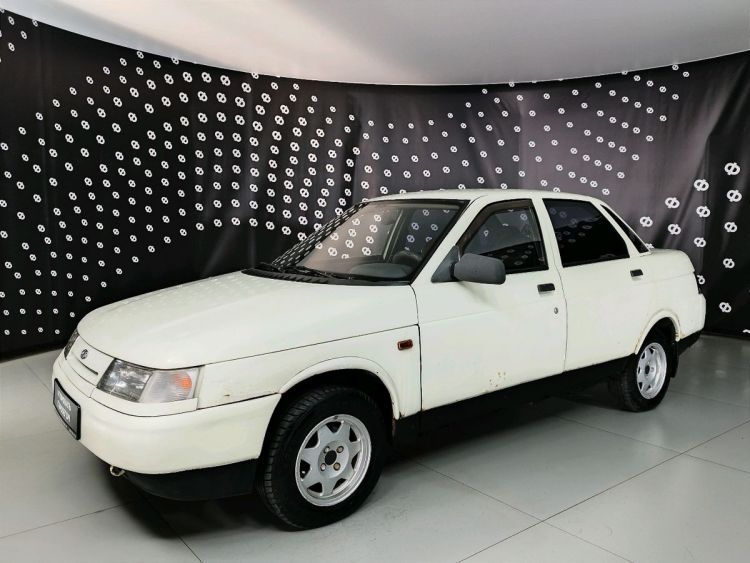 ВАЗ (Lada) 2110 белый, 1.5 MT (73 л.с.)