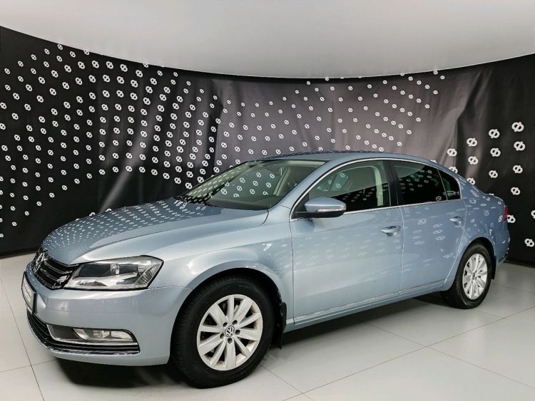 Volkswagen Passat голубой, 1.8 AMT (152 л.с.)