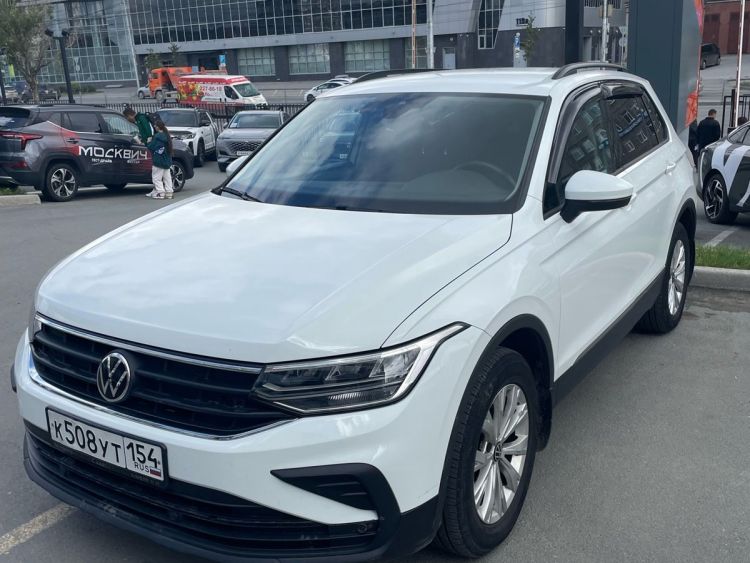 Volkswagen Tiguan белый, 1.4 MT (125 л.с.)