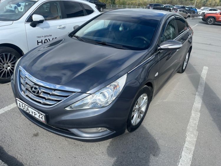 Hyundai Sonata серый, 2.0 AT (144 л.с.)