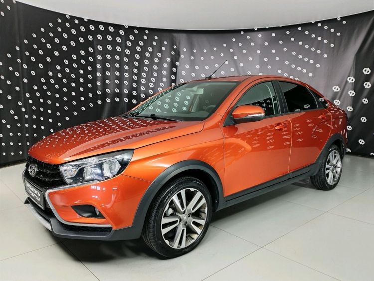 Lada (ВАЗ) Vesta оранжевый, Cross 1.8 AMT (122 л.с.)