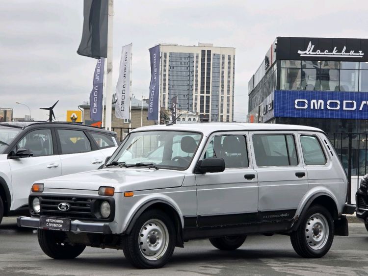 ВАЗ (Lada) 4x4 белый, 1.7 MT (83 л.с.) 4WD