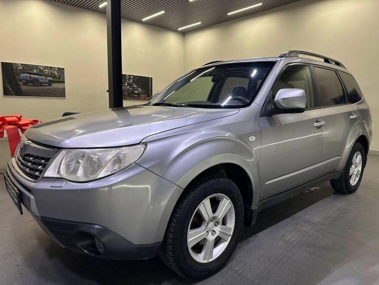 Subaru Forester серебряный, 2.0 AT (150 л.с.) 4WD