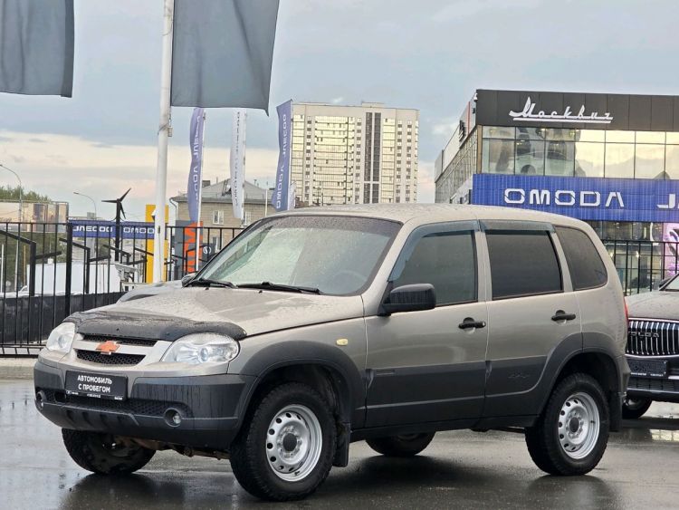 Chevrolet Niva коричневый, 1.7 MT (80 л.с.) 4WD