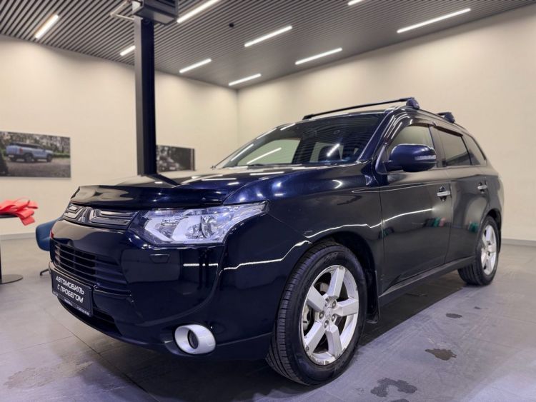 Mitsubishi Outlander чёрный, 2.4 CVT (167 л.с.) 4WD