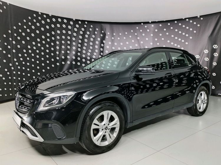 Mercedes-Benz GLA-Класс чёрный, 200 d 2.1d AMT (136 л.с.) 4WD