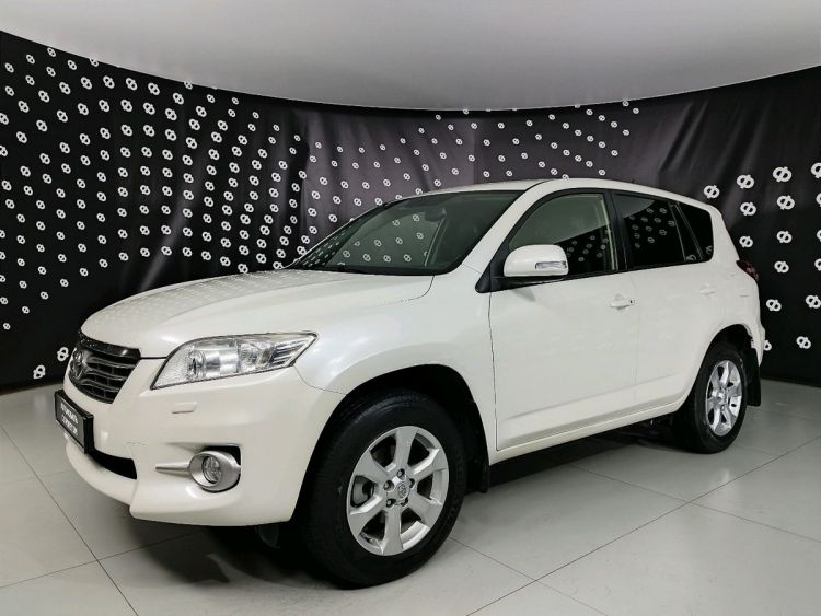 Toyota RAV4 белый, 2.0 CVT (148 л.с.) 4WD