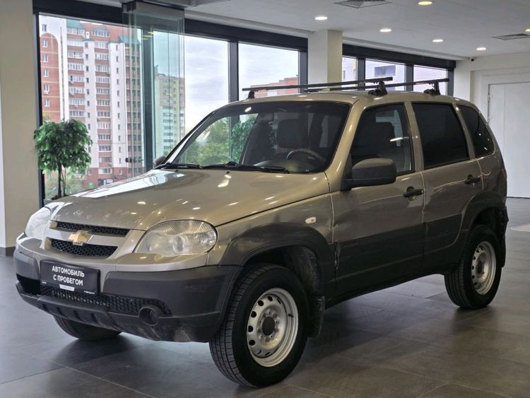 Chevrolet Niva бежевый, 1.7 MT (80 л.с.) 4WD