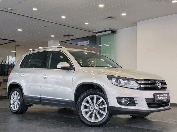 Volkswagen Tiguan бежевый, 2.0 AT (170 л.с.) 4WD